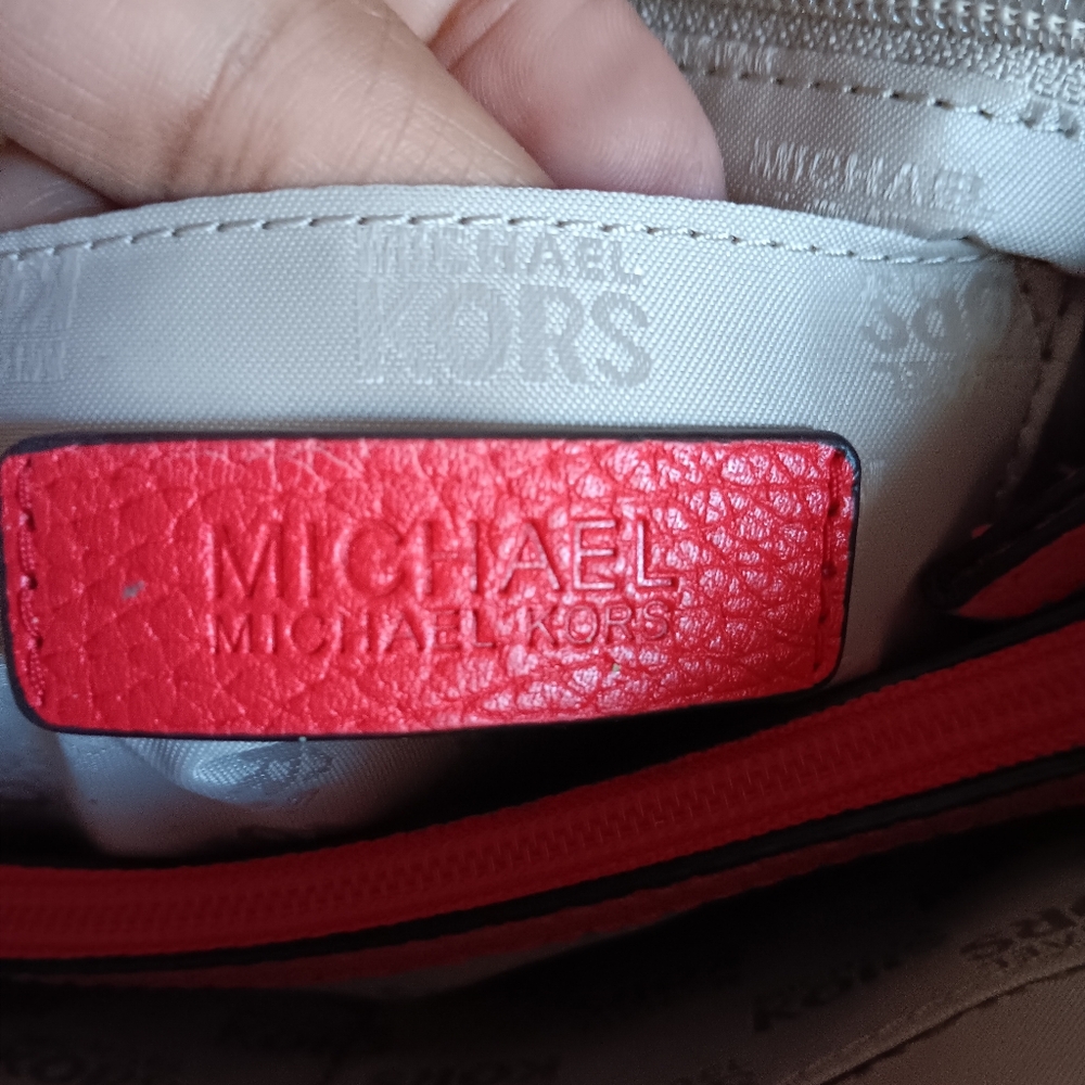 EUC Michael Kors Riley SATCHEL - Picture 7 of 15